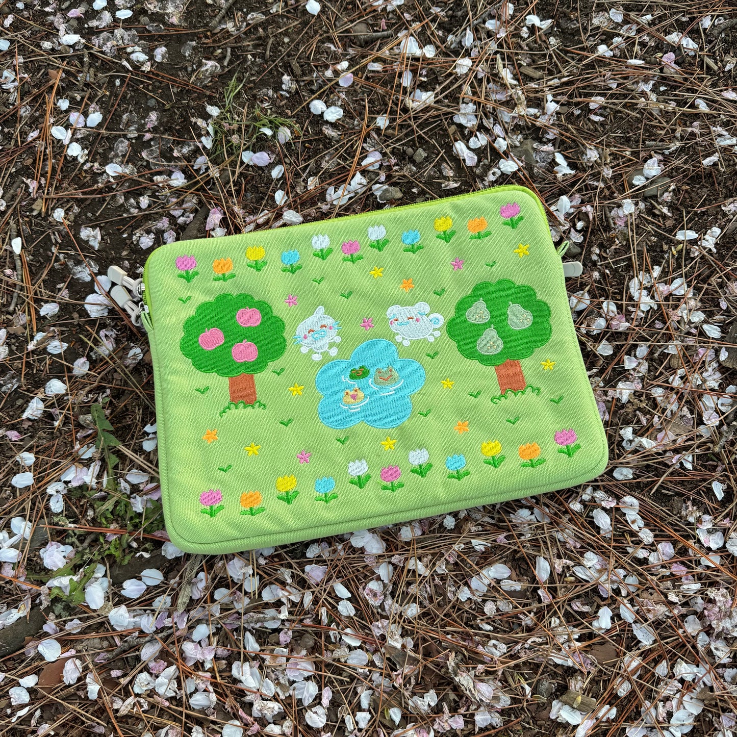 [pre-order] tulip park laptop & tablet pouch