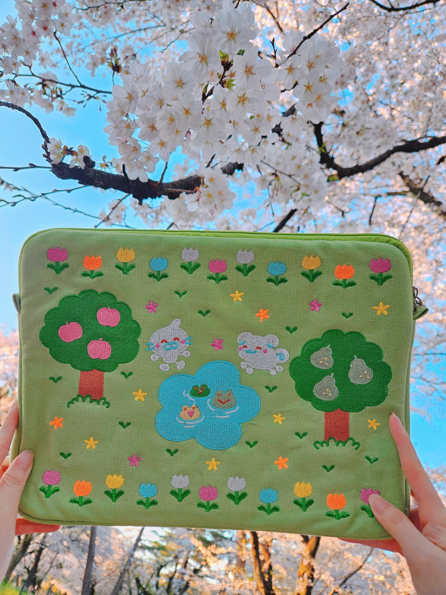 [pre-order] tulip park laptop & tablet pouch
